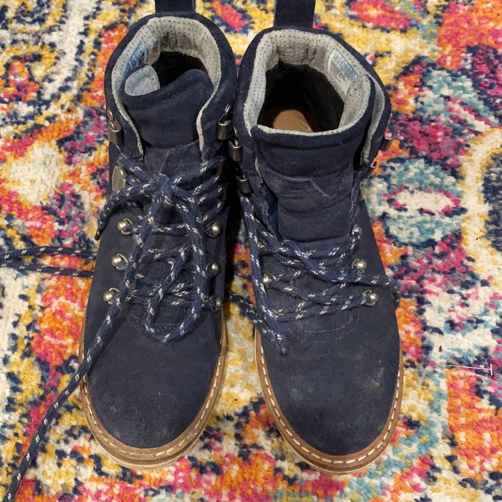 Tom's outdoorsy boots- suede
